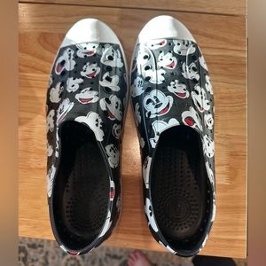 LIKE NEW Mickey Mouse Women’s Natives